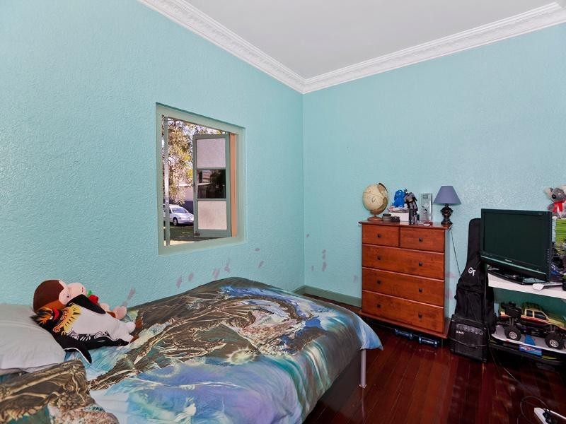 24 Lancelot Street, Tennyson QLD 4105