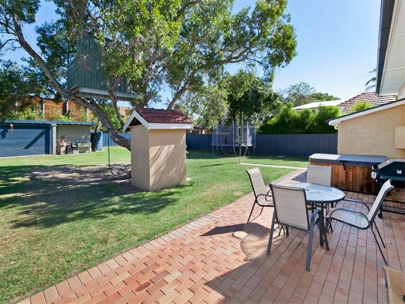 24 Lancelot Street, Tennyson QLD 4105