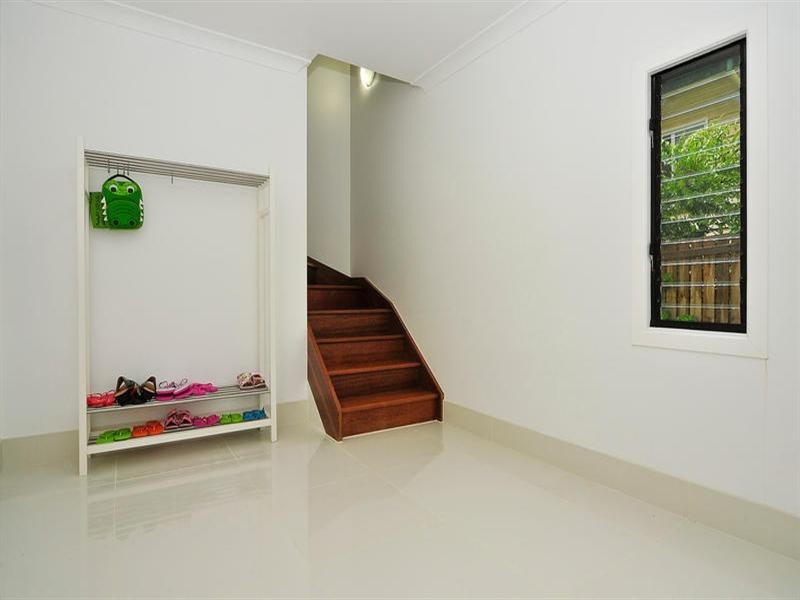 23 Haldane, Graceville QLD 4075