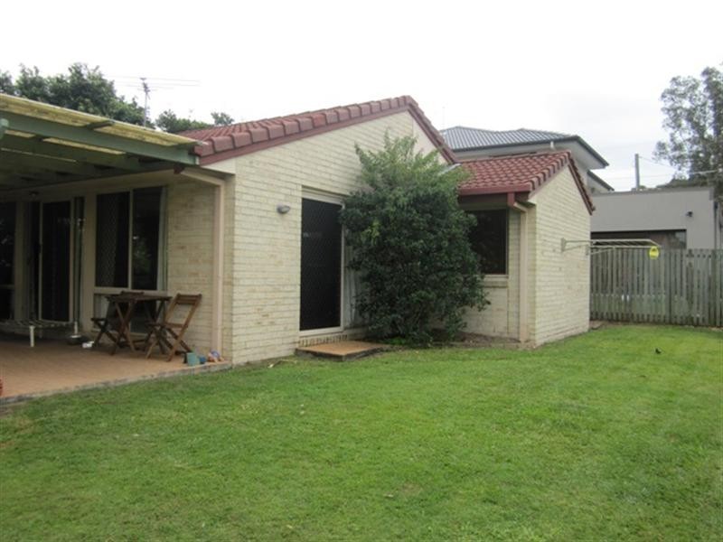 4 Vivian Street, Tennyson QLD 4105