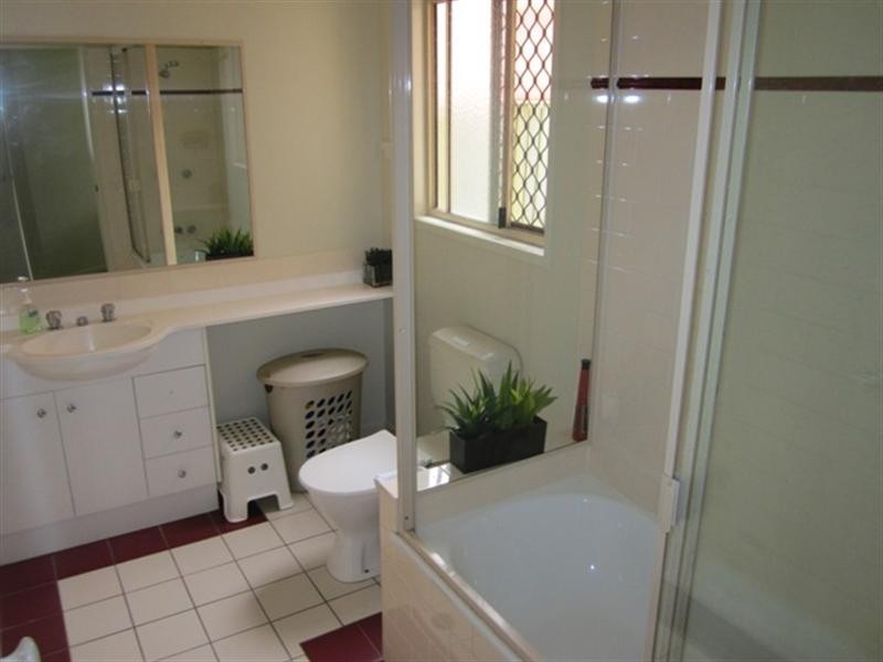 4 Vivian Street, Tennyson QLD 4105