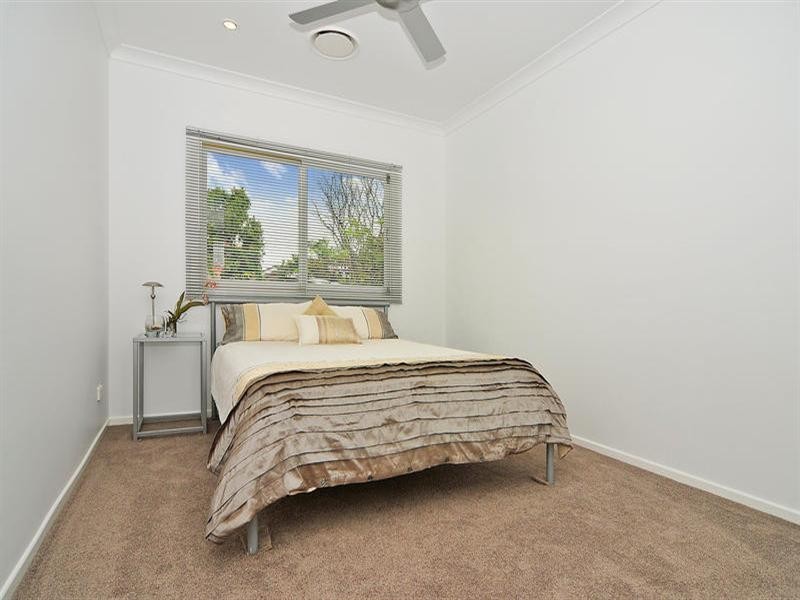 23 Haldane, Graceville QLD 4075