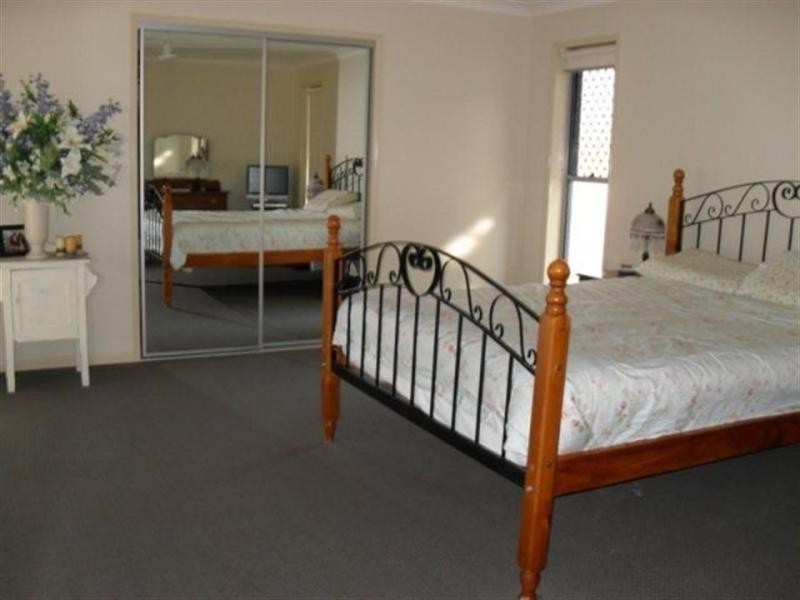 22 Camelot Street, Tennyson QLD 4105