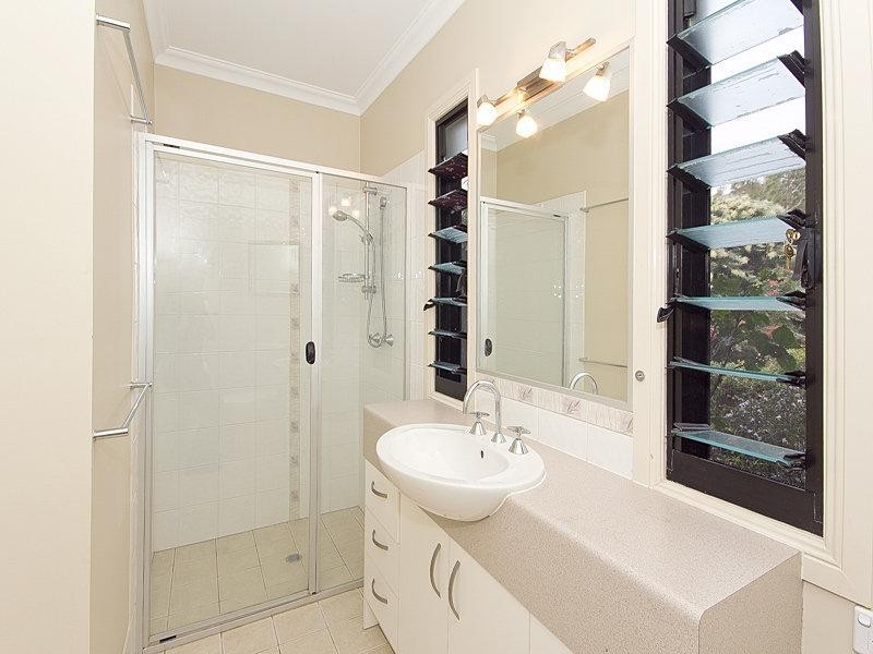 5 Pandorea Close, Seventeen Mile Rocks QLD 4073