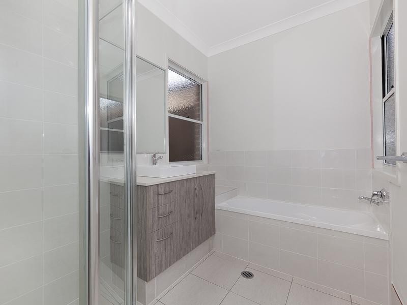 32 Sandi Street, Oxley QLD 4075