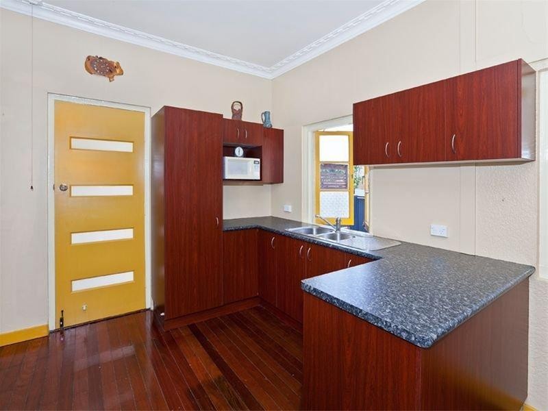 24 Lancelot Street, Tennyson QLD 4105