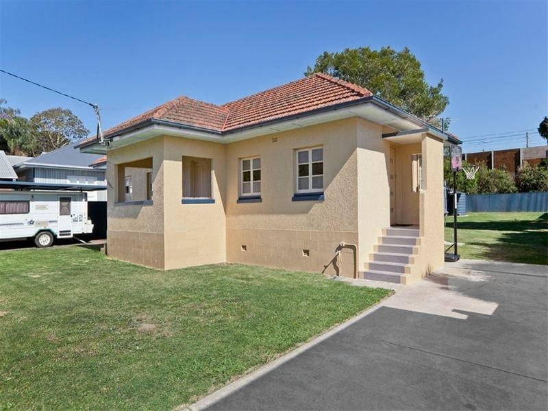 24 Lancelot Street, Tennyson QLD 4105