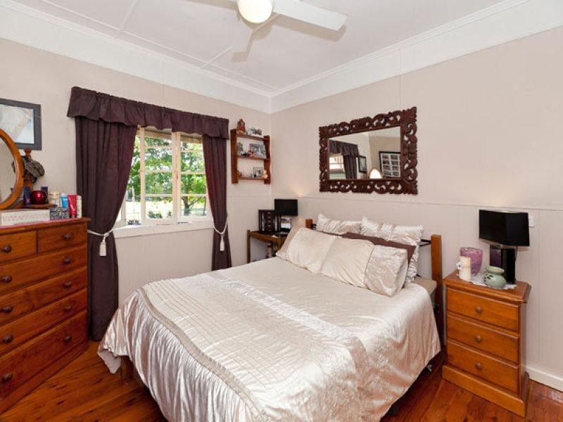 30 Hall Street, Sherwood QLD 4075
