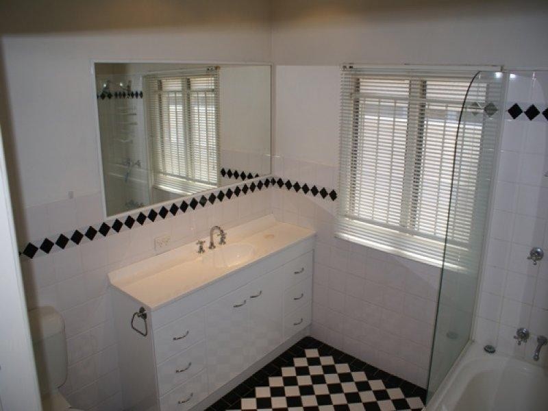 66 Mortlake Road, Graceville QLD 4075