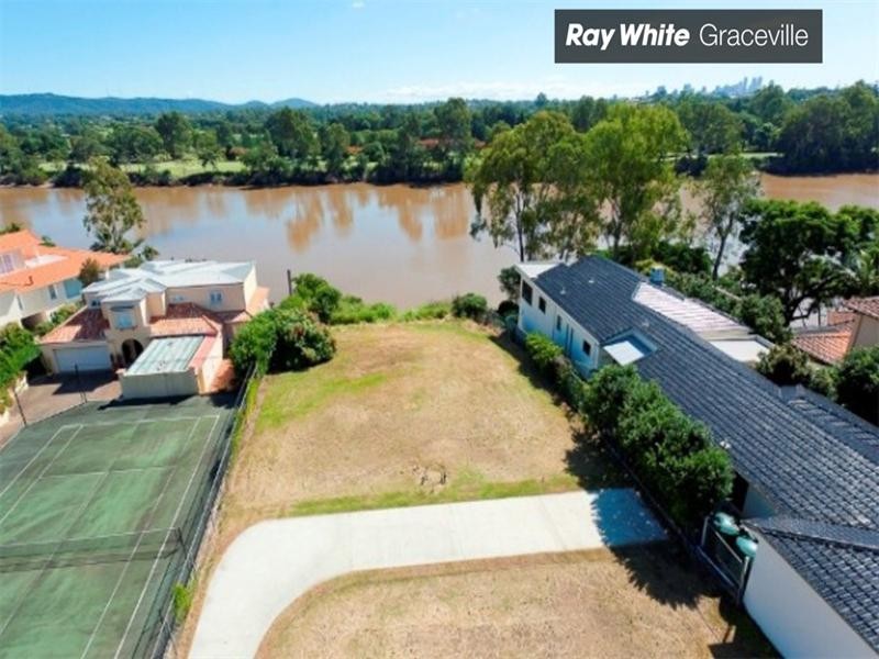 135 King Arthur Terrace, Tennyson QLD 4105