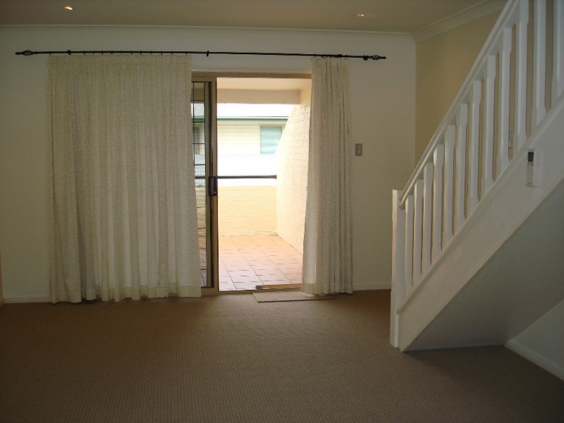 27 Nelson Street, Yeronga QLD 4104