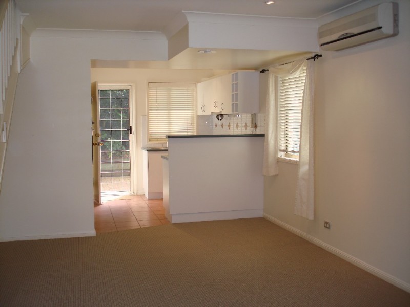 27 Nelson Street, Yeronga QLD 4104