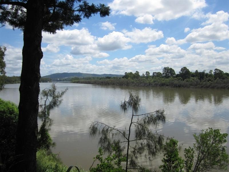 11 King Arthur Terrace, Tennyson QLD 4105