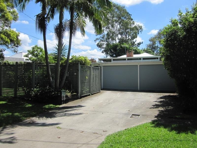 11 King Arthur Terrace, Tennyson QLD 4105