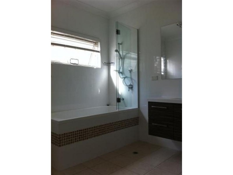 142 Central Avenue, Sherwood QLD 4075