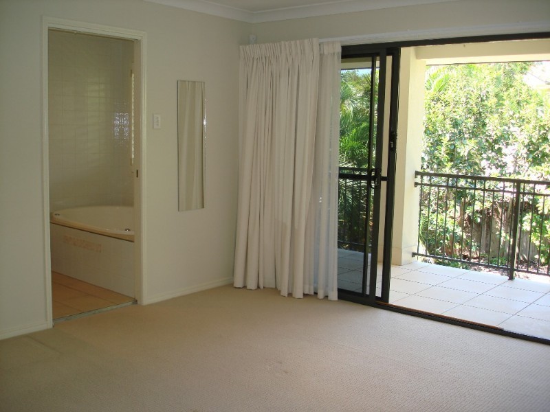 70 Robertson Street, Sherwood QLD 4075