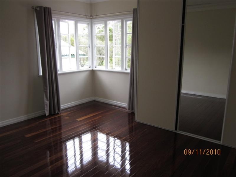 32 California Road, Oxley QLD 4075