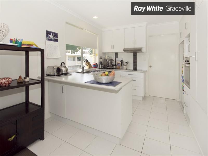 1/95 Strickland Terrace, Graceville QLD 4075