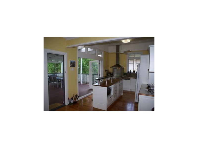 24 Weinholt Street, Sherwood QLD 4075