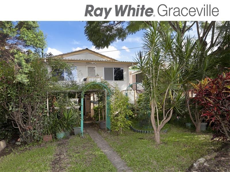 82 Lancelot Street, Tennyson QLD 4105