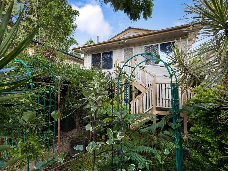 82 Lancelot Street, Tennyson QLD 4105