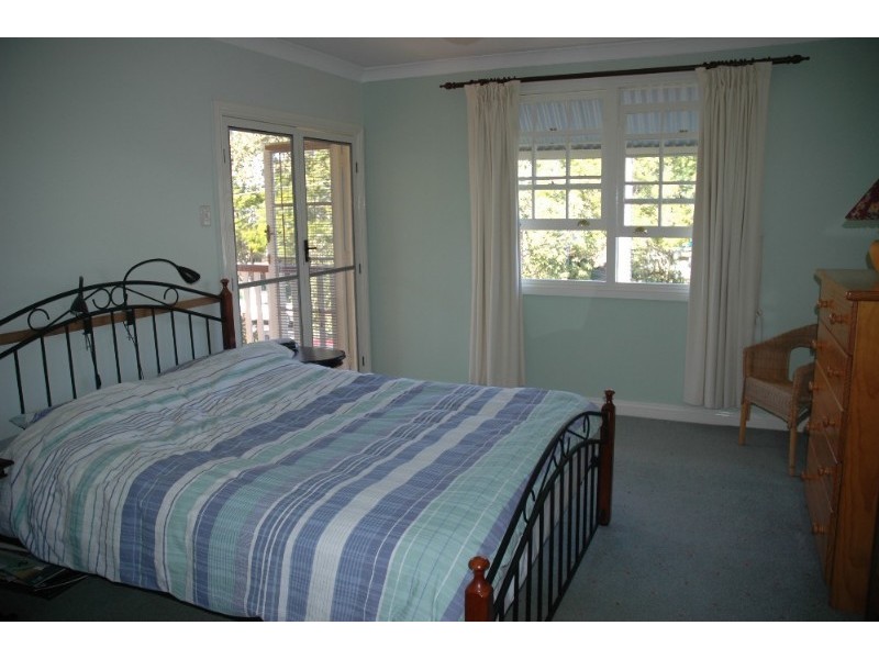 24 Thomas Street, Sherwood QLD 4075