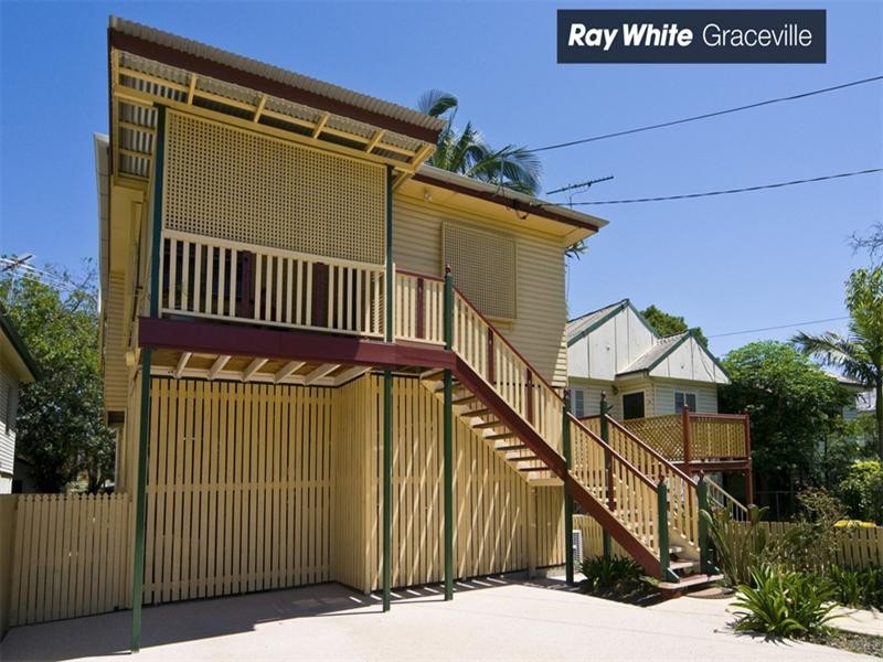 32 Lancelot Street, Tennyson QLD 4105