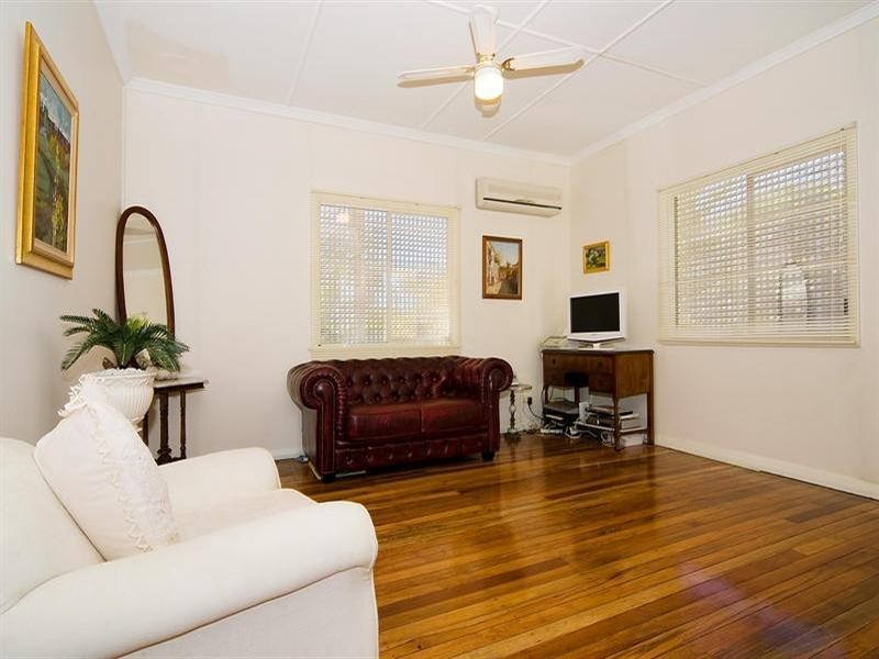 32 Lancelot Street, Tennyson QLD 4105