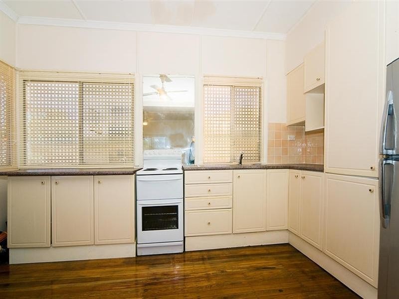 32 Lancelot Street, Tennyson QLD 4105