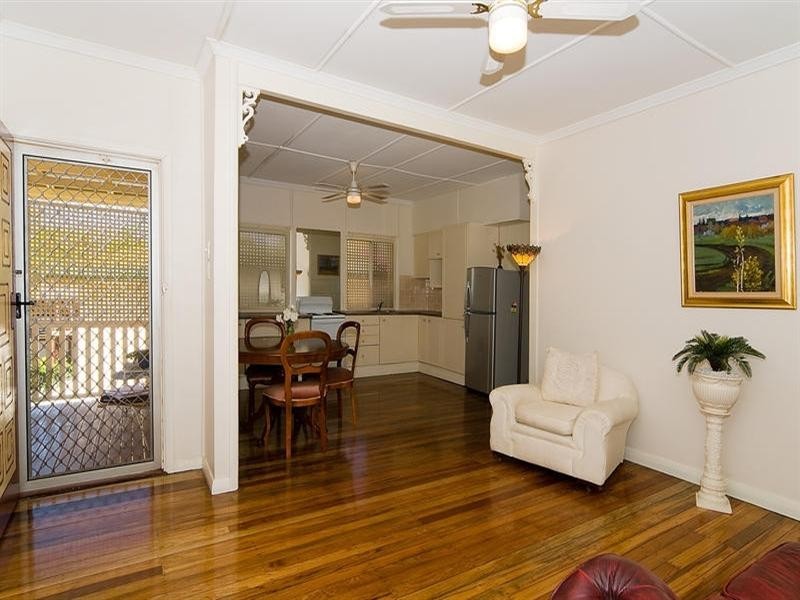 32 Lancelot Street, Tennyson QLD 4105