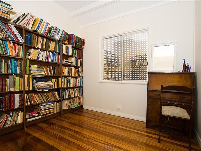 32 Lancelot Street, Tennyson QLD 4105