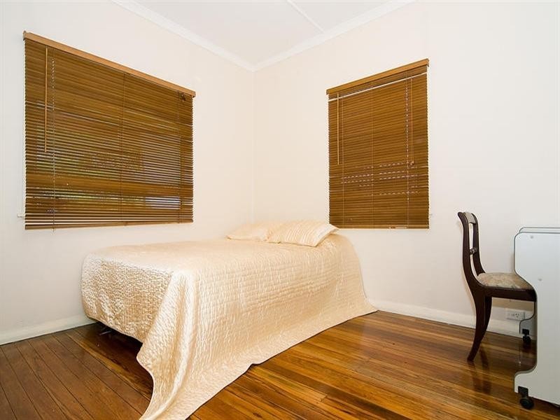 32 Lancelot Street, Tennyson QLD 4105