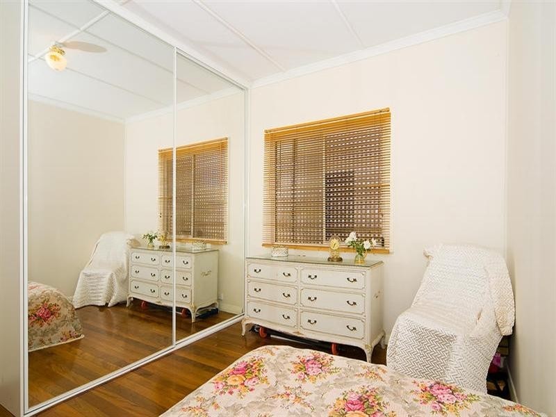 32 Lancelot Street, Tennyson QLD 4105