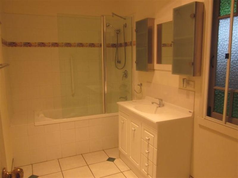 223 Verney Road East, Graceville QLD 4075