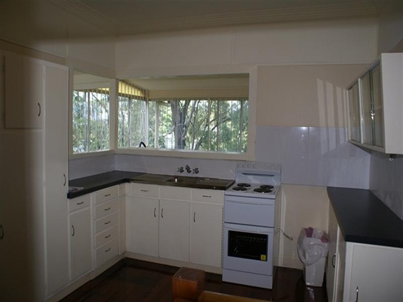 24 Henderson Street, Oxley QLD 4075