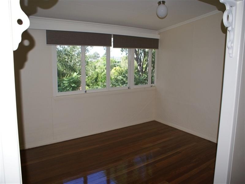 24 Henderson Street, Oxley QLD 4075