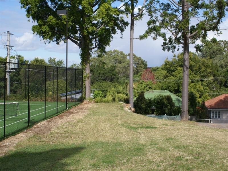 190 Cliveden Avenue, Corinda QLD 4075