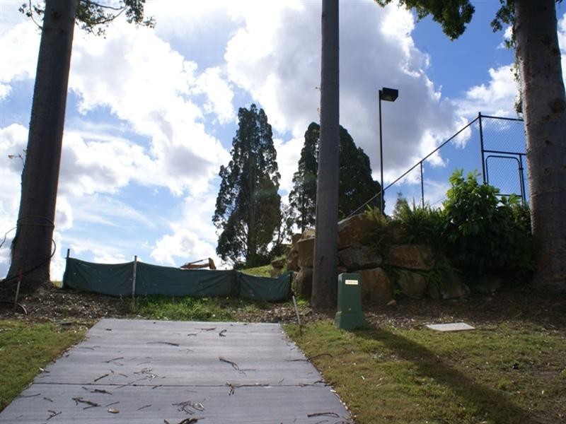 190 Cliveden Avenue, Corinda QLD 4075