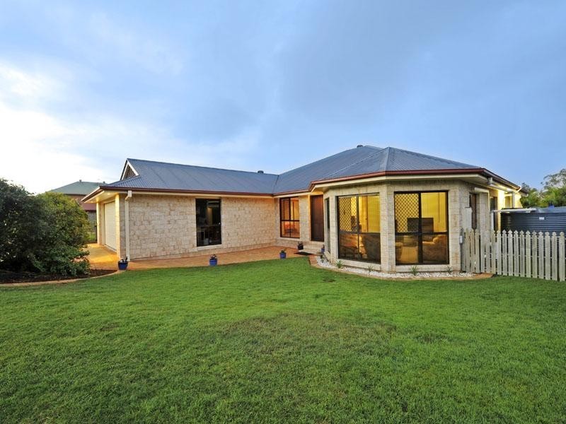 10 Selkirk Close, Oxley QLD 4075
