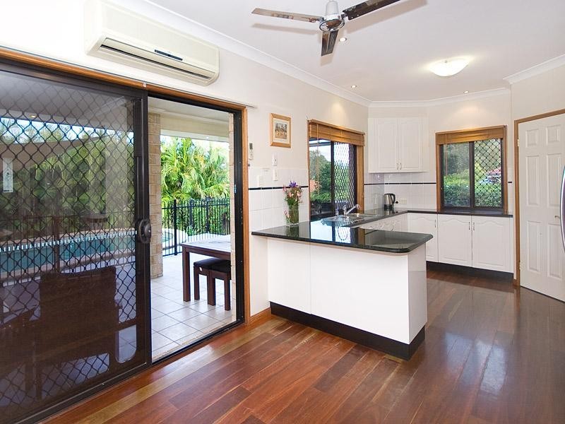 10 Selkirk Close, Oxley QLD 4075