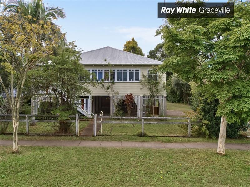 8 Erinvale Street, Corinda QLD 4075