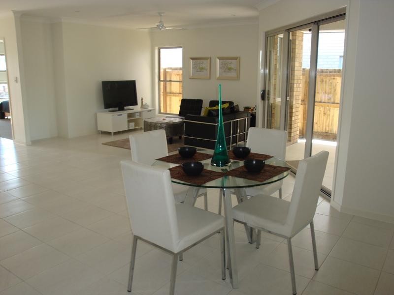 10 Krystelle Close, Oxley QLD 4075