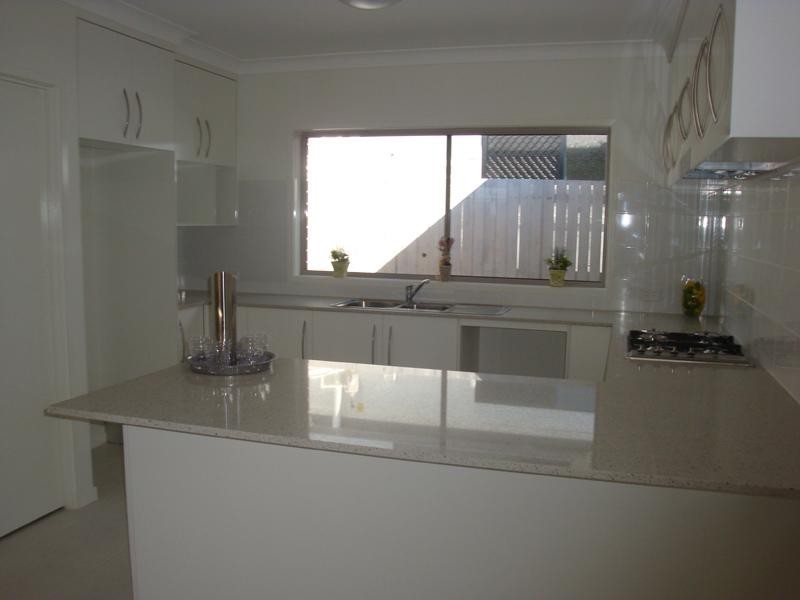 10 Krystelle Close, Oxley QLD 4075