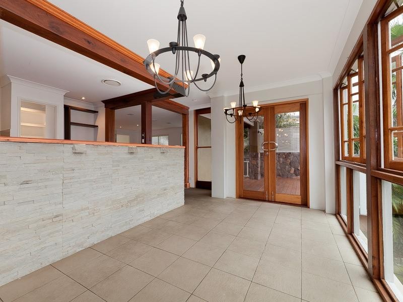 17 Rathlyn Avenue, Corinda QLD 4075