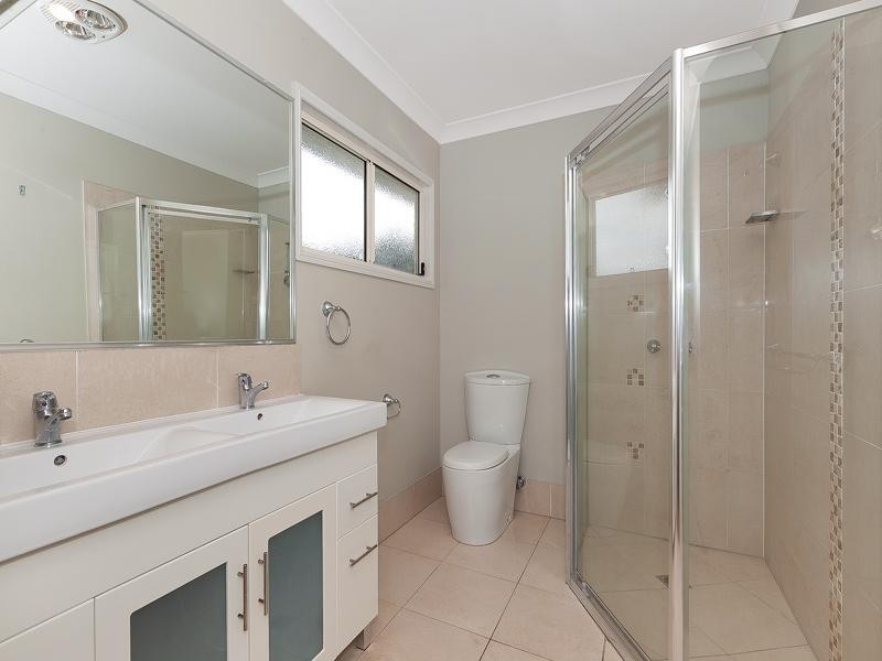 17 Rathlyn Avenue, Corinda QLD 4075