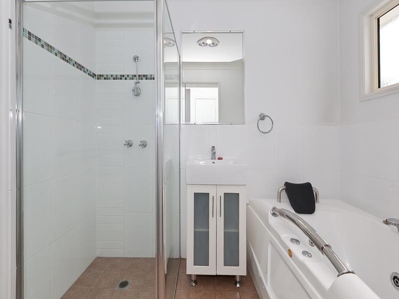 17 Rathlyn Avenue, Corinda QLD 4075