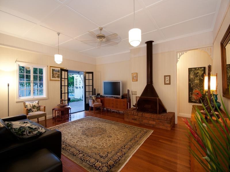 16 Hamilton Street, Sherwood QLD 4075