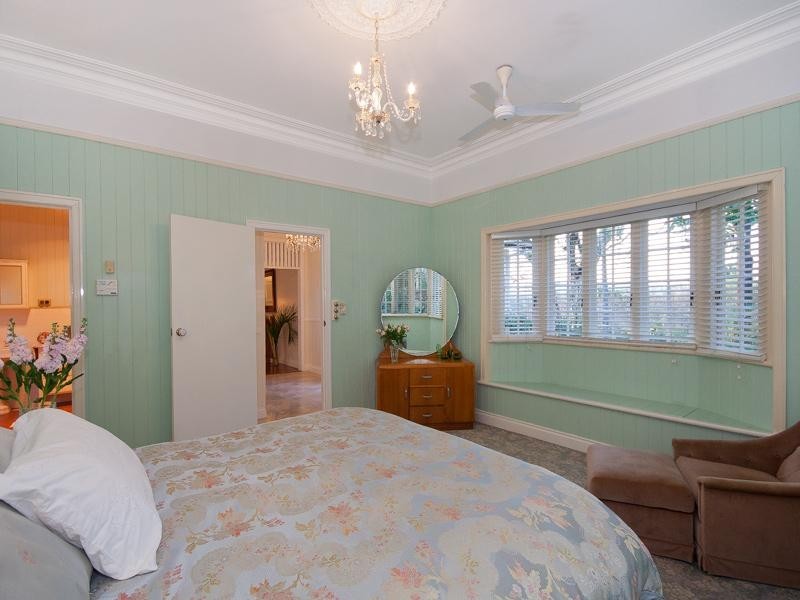 16 Hamilton Street, Sherwood QLD 4075