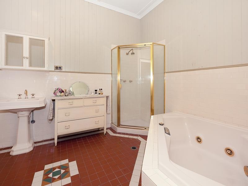 16 Hamilton Street, Sherwood QLD 4075