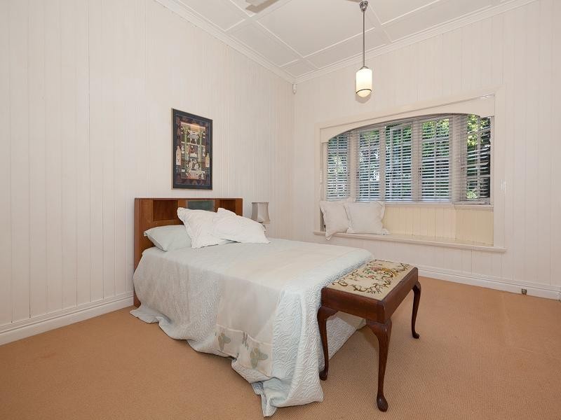 16 Hamilton Street, Sherwood QLD 4075